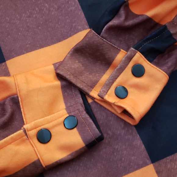 ❌❌SOLD❌❌ Color Block Print Long Shirt - Picture 4 of 7